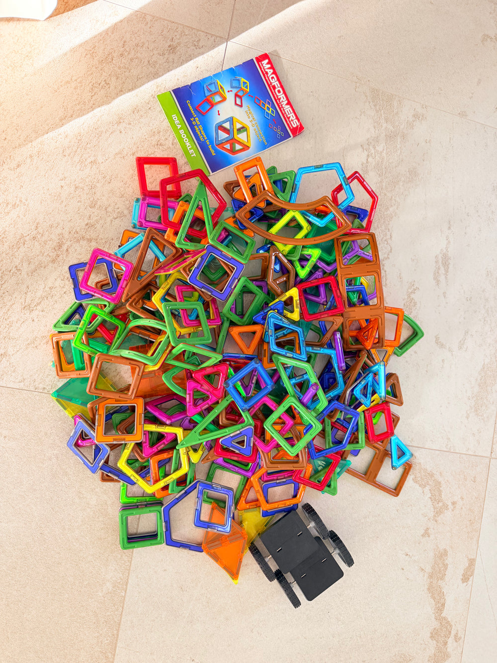 250 x Magnetic Tiles