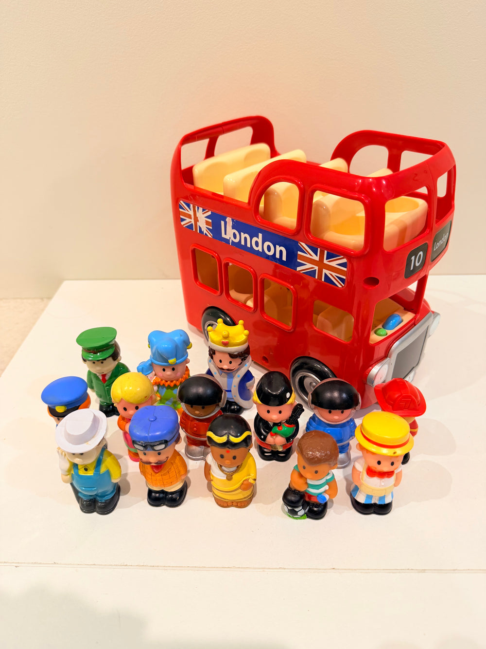 Early Learning Center Happyland London Bus